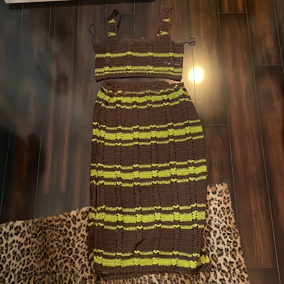 NWOT FREE PEOPLE Large Beach Cover up DONNI Sweater Set Crochet Skirt Crop Top - Picture 4 of 14